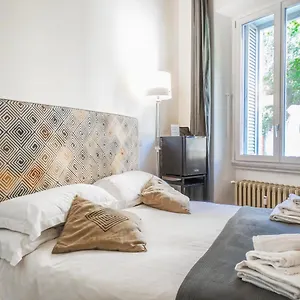 Mecenate 2*, Roma Italia